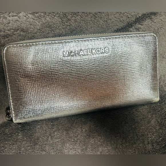 Authentic Michael Kors purse with wallet - Picture 5 of 14